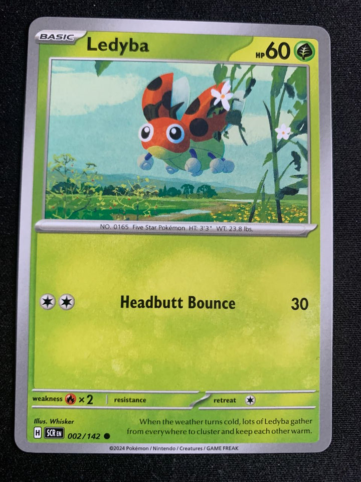 Ledyba (Englisch) 2/142 – Stellarkrone (Karmesin & Purpur) – Pokémon Karte Matt