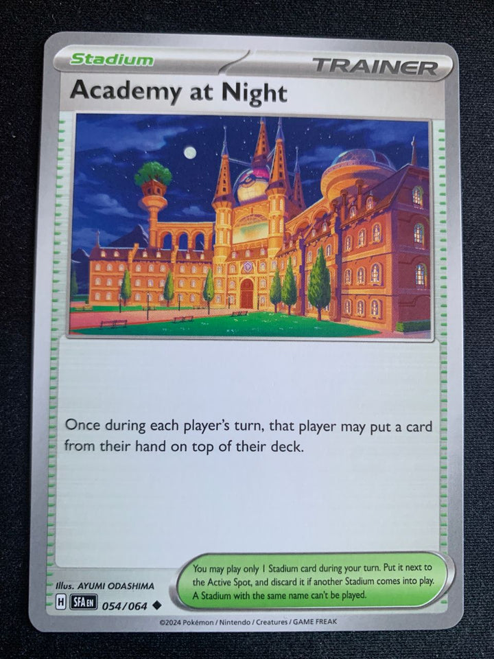 Academy at Night (Englisch) 54/64 – Nebel der Sagen (Karmesin & Purpur) – Pokémon Karte Matt