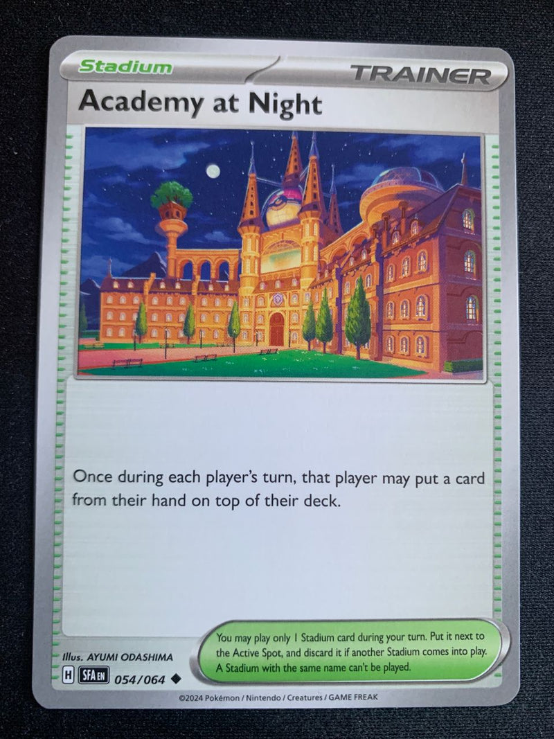 Academy at Night (Englisch) 54/64 – Nebel der Sagen (Karmesin & Purpur) – Pokémon Karte Matt