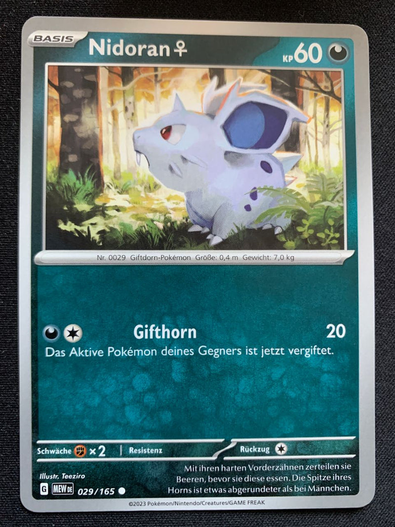 Nidoran ♀ 29/165 – 151 (Karmesin & Purpur) – Pokémon Karte Matt
