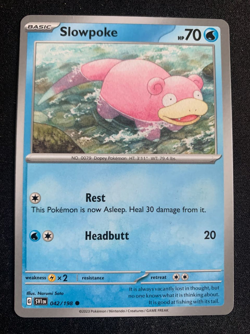 Slowpoke (Englisch) 42/198 – Karmesin & Purpur – Pokémon Karte Matt