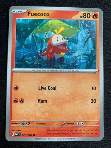 Fuecoco (Englisch) 23/182 – Paradoxrift (Karmesin & Purpur) – Pokémon Karte Matt